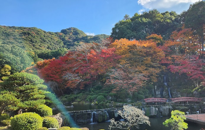 翠玉彫虫活連胡芦瓶